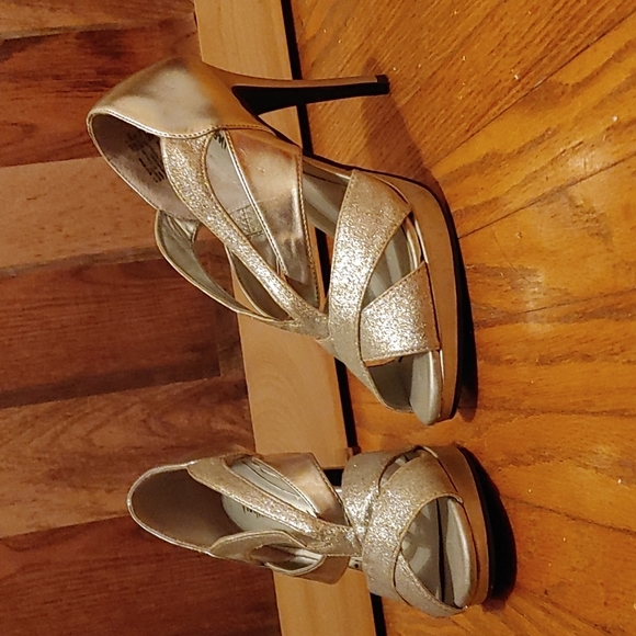 High heels - Picture 4 of 4